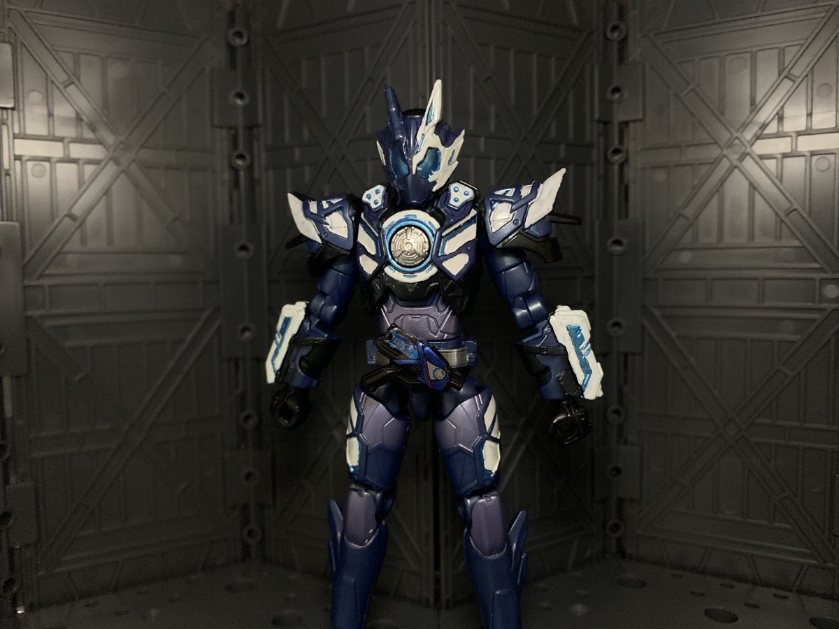 いっちゃん 装動仮面ライダーオルトロスバルカン完成 アサルトウルフを塗装して作りました ショットライザーのキーがシューティングウルフなのは許してください 笑 T Co Ynzgljcspv Twitter