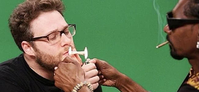 Weelinkd's tweet photo. Seth Rogen es un famoso actor, comediante, escritor, director y productor de cine canadiense. Asegura que está bajo los efectos del #cannabis siempre que está trabajando. Te contamos más detalles en #WEElinkd 
👇👇👇👇👇👇👇👇👇👇👇👇👇👇
https://t.co/0aDOPrmtYo https://t.co/EPVgHZGU7F