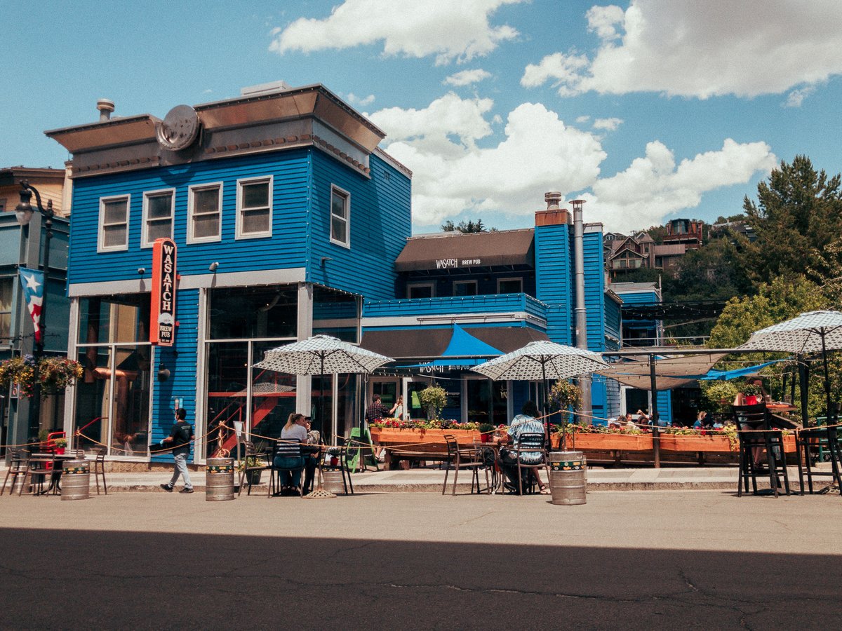 wasatchbeers's tweet photo. HAPPY FRIDAY FAM🙌  Weekends are for beers, burgers, and car-free Sundays on Main Street!  #ParkCity #WasatchPubs #WasatchBeers 

📷:  @viktorkrstev https://t.co/bKRjL1hXhY