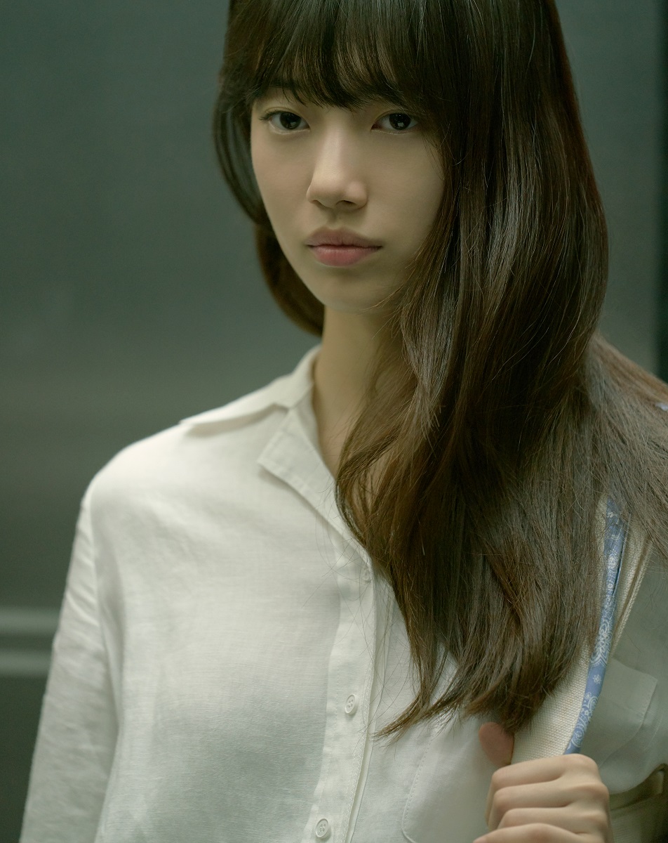 우리 수지 영화 드뎌 개봉!!*⃣ 이별 얘기 핵공감! 카카오TV에 있으니 다들 봐봥~ tv.kakao.com/channel/364385… #정보성광고 #랑콤 #수지 #수지영화 #내물건이너의집에남아있다면헤어진게아니다 #LIVEYOURSTRENGTH #랑콤은여성의행복을응원합니다