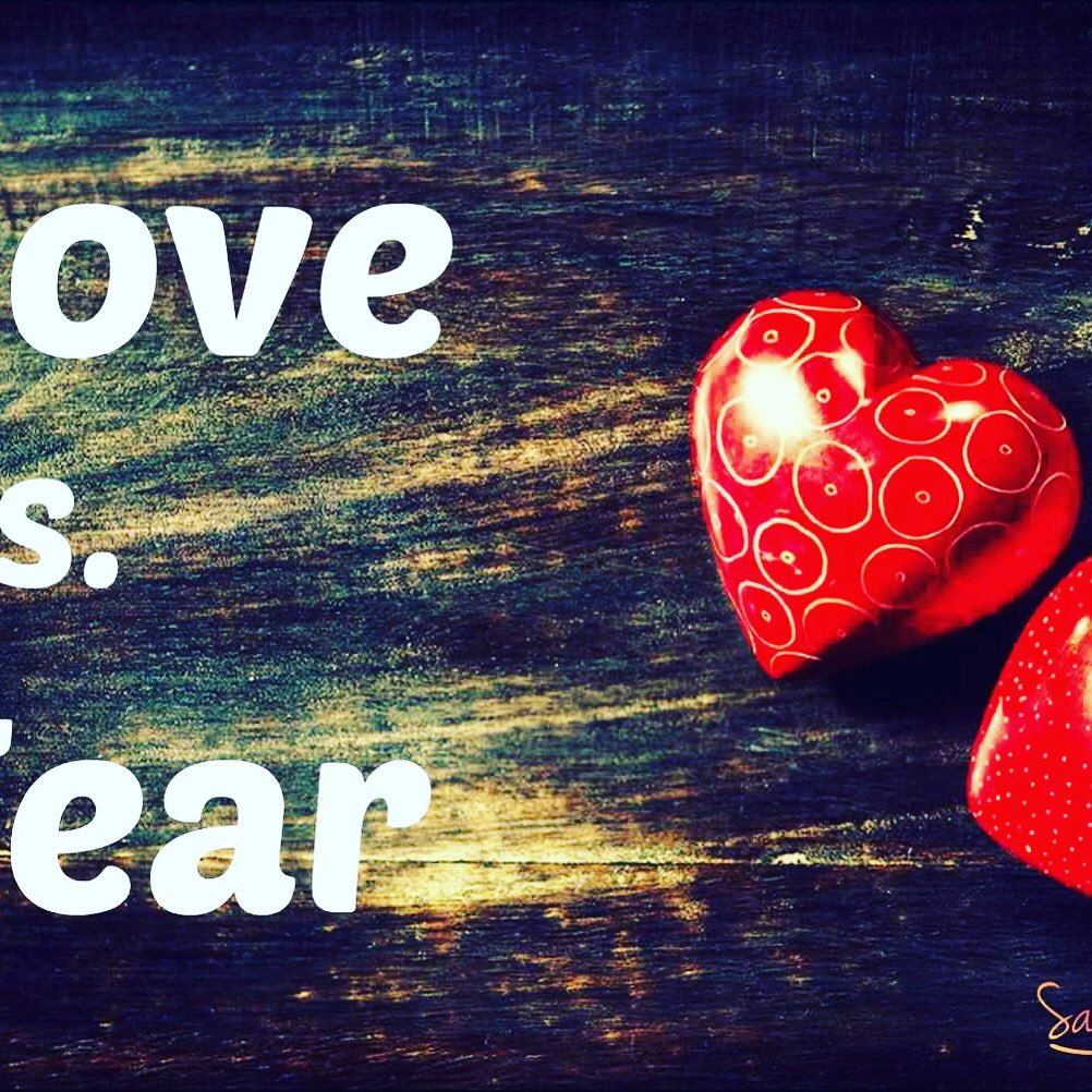 MindfulnessWith's tweet image. Reacting to fear keeps fear alive. Instead Bless the fear and choose a perspective of love. Be brave as you change the lens and change the view of what you are looking at. You will find that where There is love, there are miracles.  ❤️