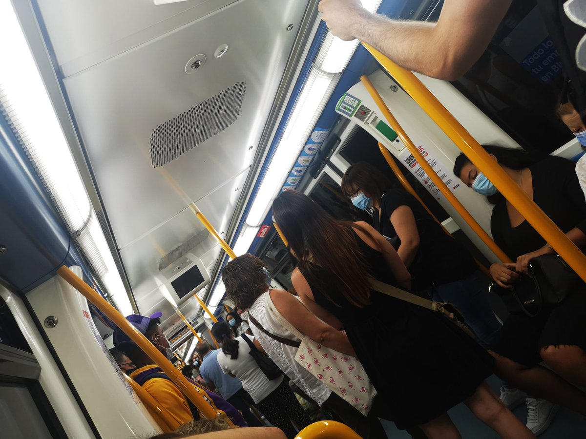 okitata87's tweet photo. @metro_madrid @ComunidadMadrid  @CoronaVid19  2:15 de la tarde, linea 8... Donde estan las medidas? https://t.co/GFLLl41Hdo