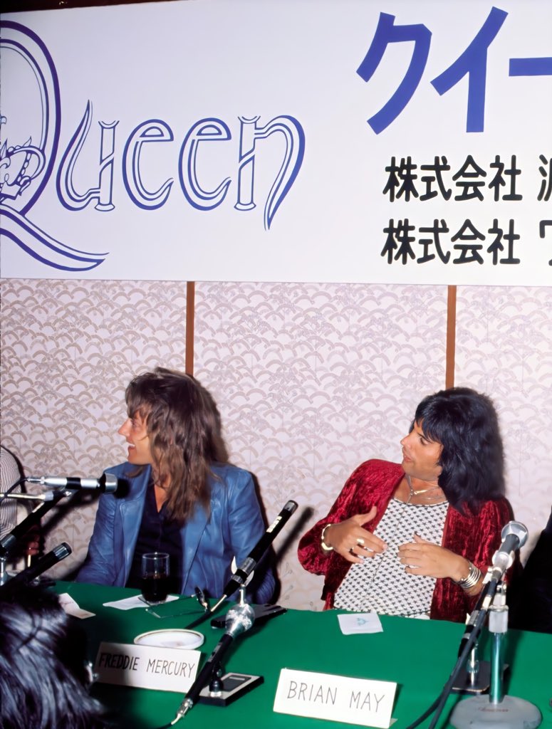 rogeroyalty's tweet photo. Queen at the press conference at Tokyo Prince Hotel in Tokyo, Japan.

April 18th, 1975.
📸 Koh Hasebe https://t.co/dAk9z2xI1d