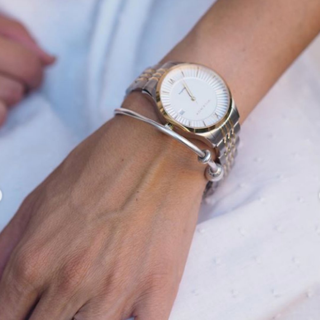 viceroy_oficial's tweet photo. @holacuore muy guapa y sofisticada de blanco con su #Viceroy [REF. 401072-95]  🌺 

#vViceroy #Vyourself #Reloj #Watch #Womenstyle https://t.co/4mv3K8qk50
