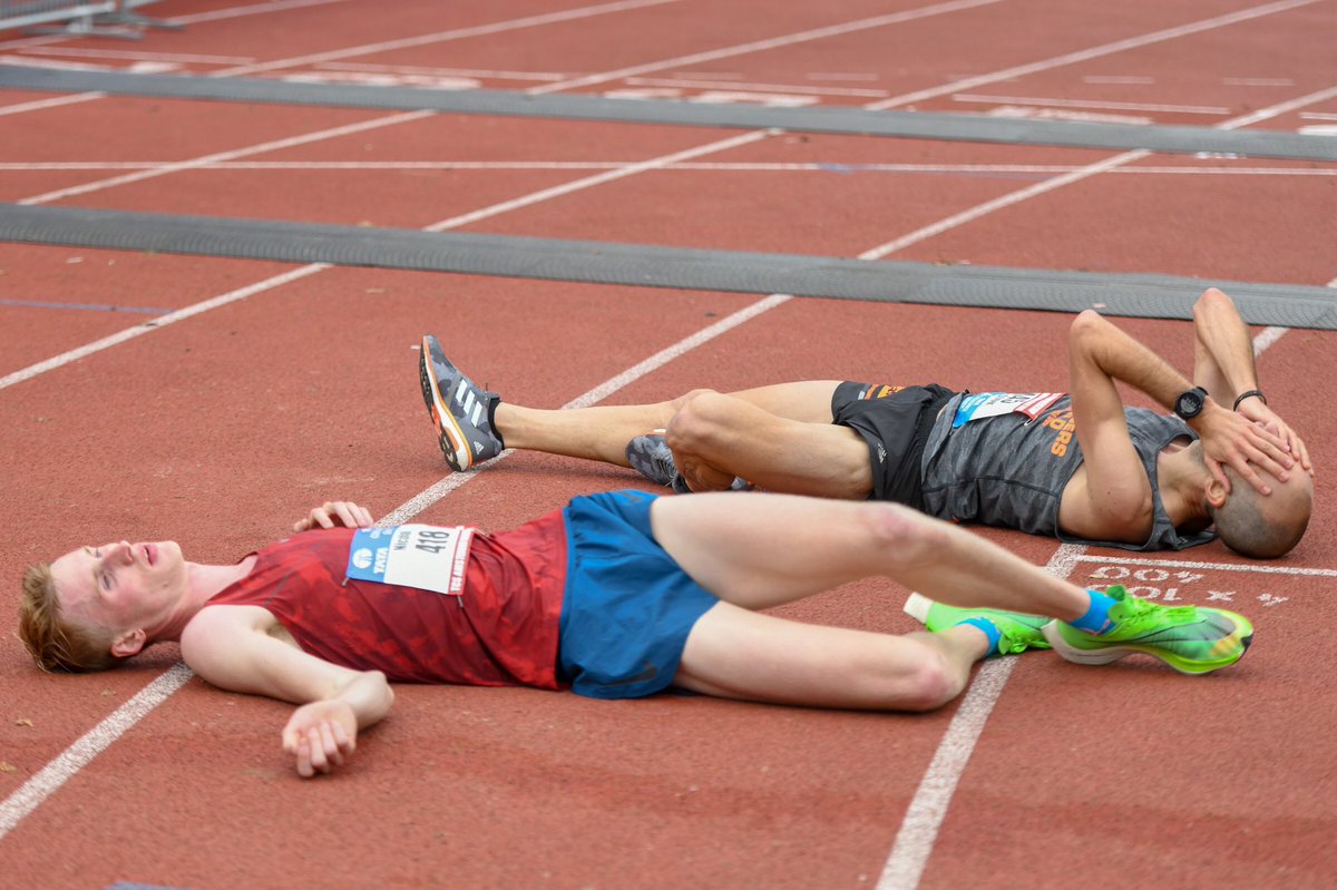 Aart en Bas Stigter hadden de droom samen een marathon te lopen. Het liep anders voor vader en zoon. Toen zijn cardioloog voor het eerst de tatoeage zag die Bas Stigter (34) vlak onder zijn hartstreek had laten zetten, schoot de arts in de lach👇🏼 

hardloopnetwerk.nl/de-rollen-zijn…