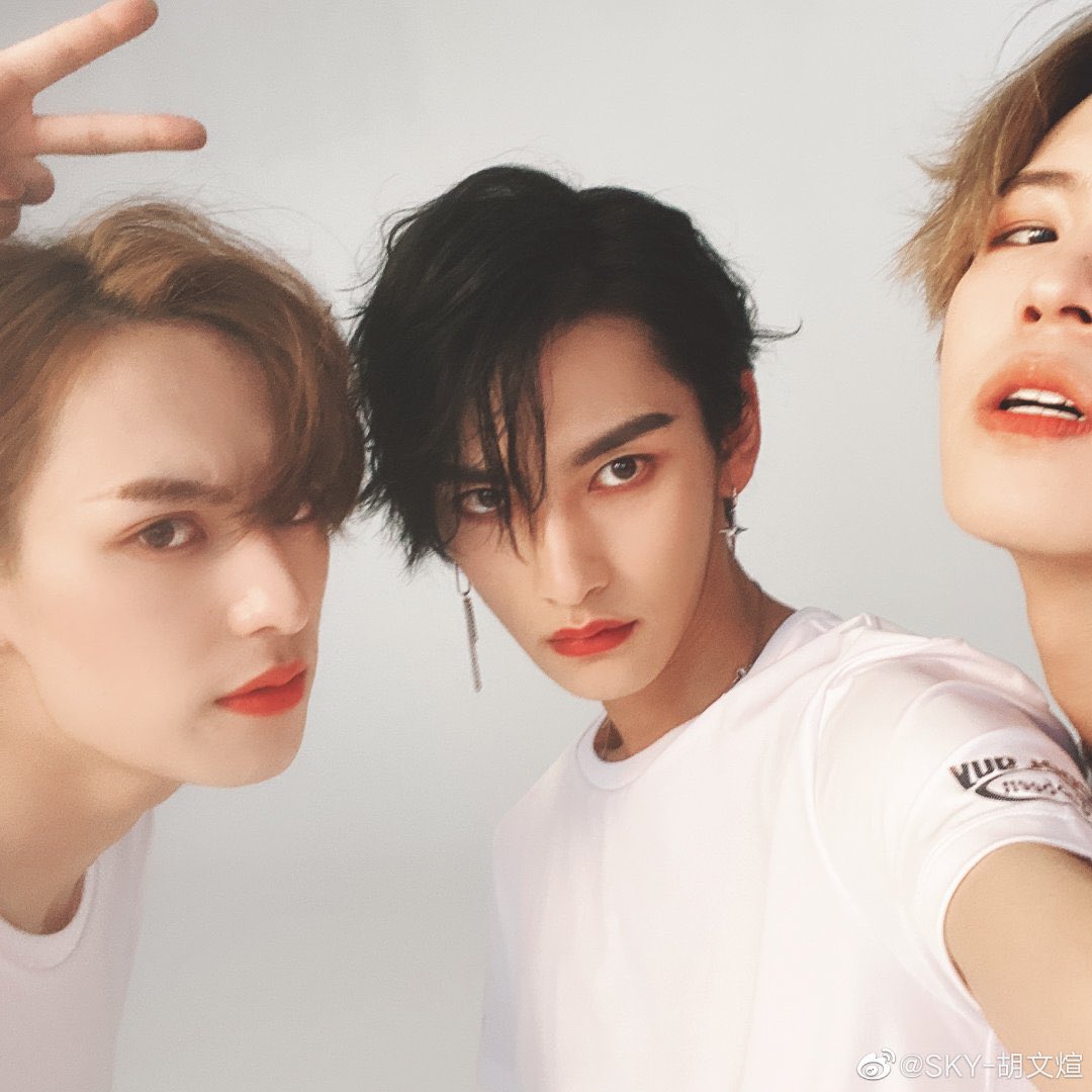 yuehuau's tweet photo. 200904 ღ wenxuan weibo update (1/3)

#wenxuan #huwenxuan #胡文煊  #desert5 #yuehua 
#少年之名 #WeAreYoung #WeAreYoung2020 #SKY https://t.co/DU53bn3yIg