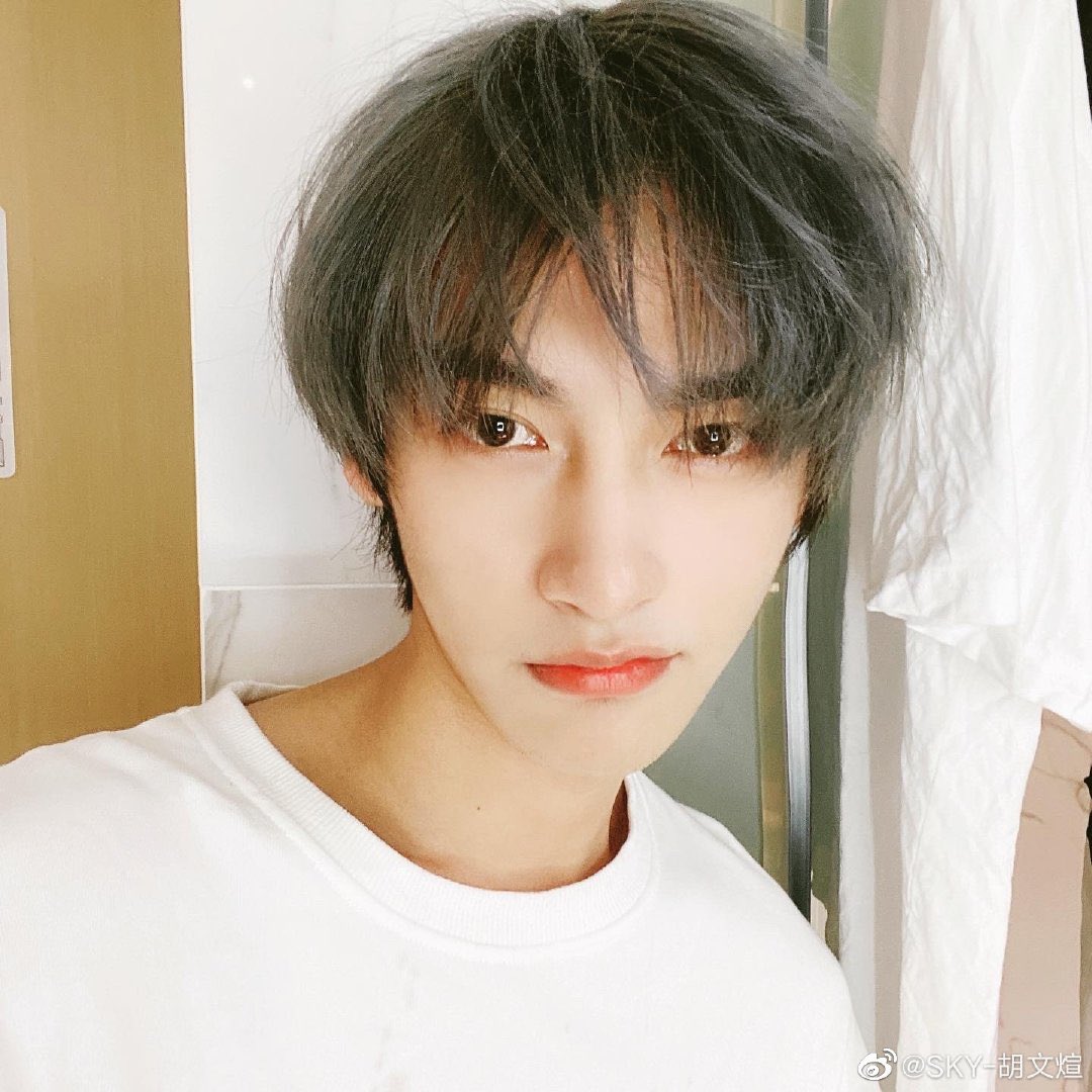 yuehuau's tweet photo. 200904 ღ wenxuan weibo update (2/3)

#wenxuan #huwenxuan #胡文煊  #desert5 #yuehua 
#少年之名 #WeAreYoung #WeAreYoung2020 #SKY https://t.co/2MNA0CipKs