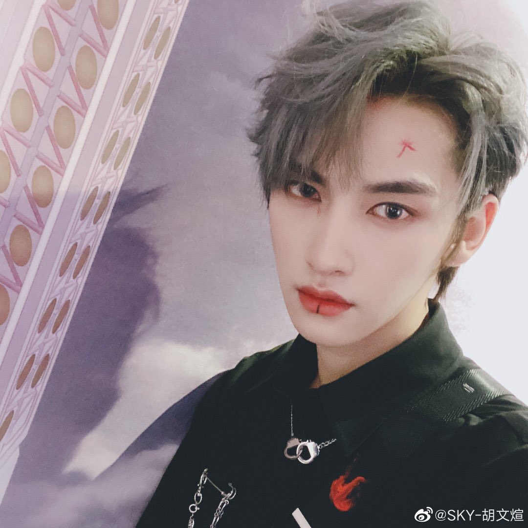 yuehuau's tweet photo. 200904 ღ wenxuan weibo update (3/3)

#wenxuan #huwenxuan #胡文煊  #desert5 #yuehua 
#少年之名 #WeAreYoung #WeAreYoung2020 #SKY https://t.co/BAk2RH2mND