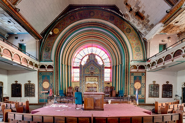 The Agudas Achim Synagogue was built in 1922 in Chicago, Illinois.It was abandoned in 2008 but its still in reasonable shape. There are some plans to preserve this great example of Art Deco and Romanesque-Revivalism.