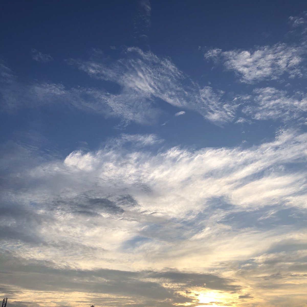 0330pon's tweet photo. 【1RT×30pt】
今日の空が綺麗だった！

#MODECON  #MixChannel #RT希望 https://t.co/s41KPDgnGU