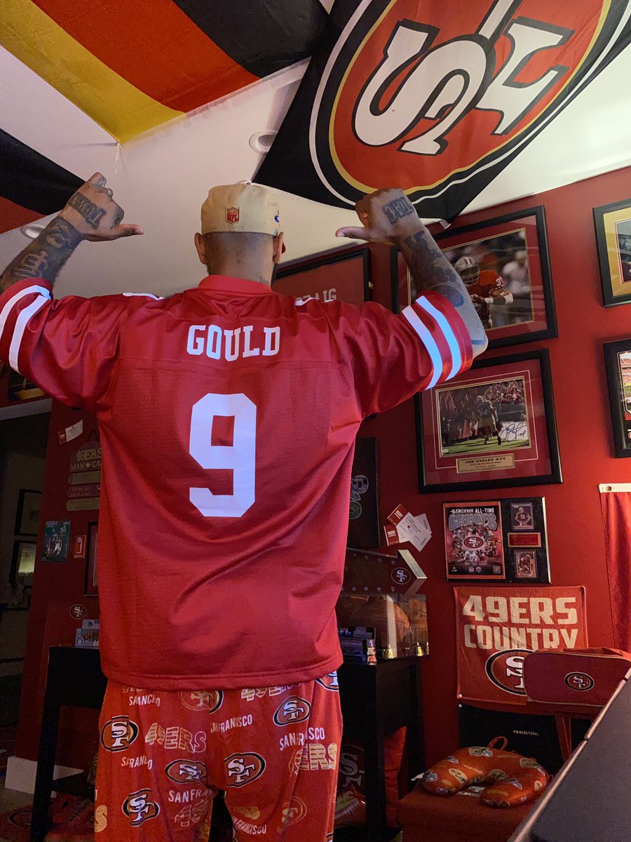 Morning @49ers Faithful today is a twofer: #FaithfulFriday & @RobbieGould09 day away from Niner 🏈 #mancave Fort-Faithful