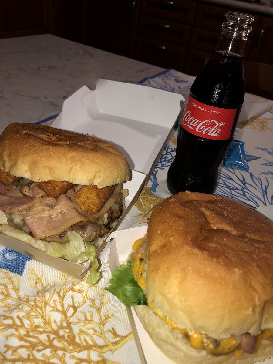 Francesco2004_'s tweet photo. Cheat days ... 😩🥴 https://t.co/mLEg5FU9Y1