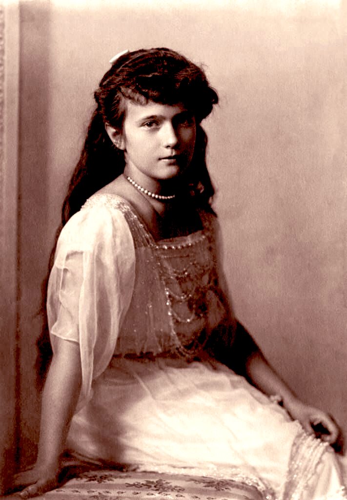 After seeing pitches yesterday comping ANASTASIA, I wish more than ever that we stop using the name of the last Russian Tsar’s daughter, Anastasia Romanov, as a way to grab attention for stories that have NOTHING whatsoever to do with Anastasia or her tragic life. (a thread)