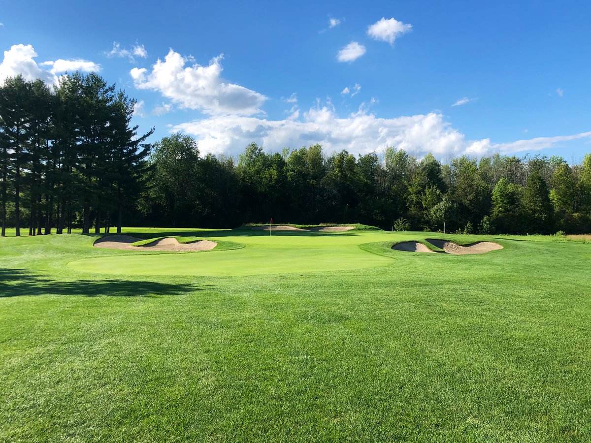 LuckyDemers's tweet photo. A beautiful place. #RideauView #RobbieRobinson #IanAndrew https://t.co/OryewJIcqr