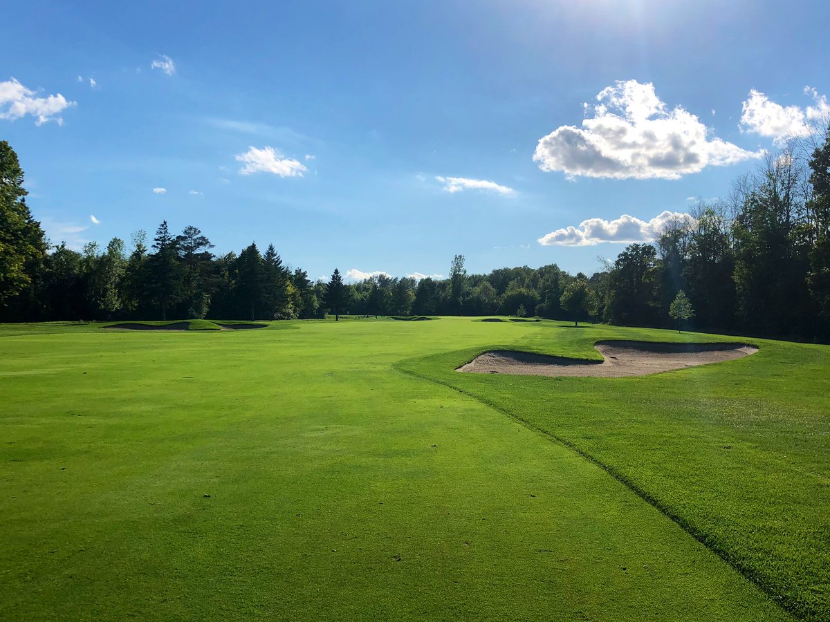 LuckyDemers's tweet photo. A beautiful place. #RideauView #RobbieRobinson #IanAndrew https://t.co/OryewJIcqr