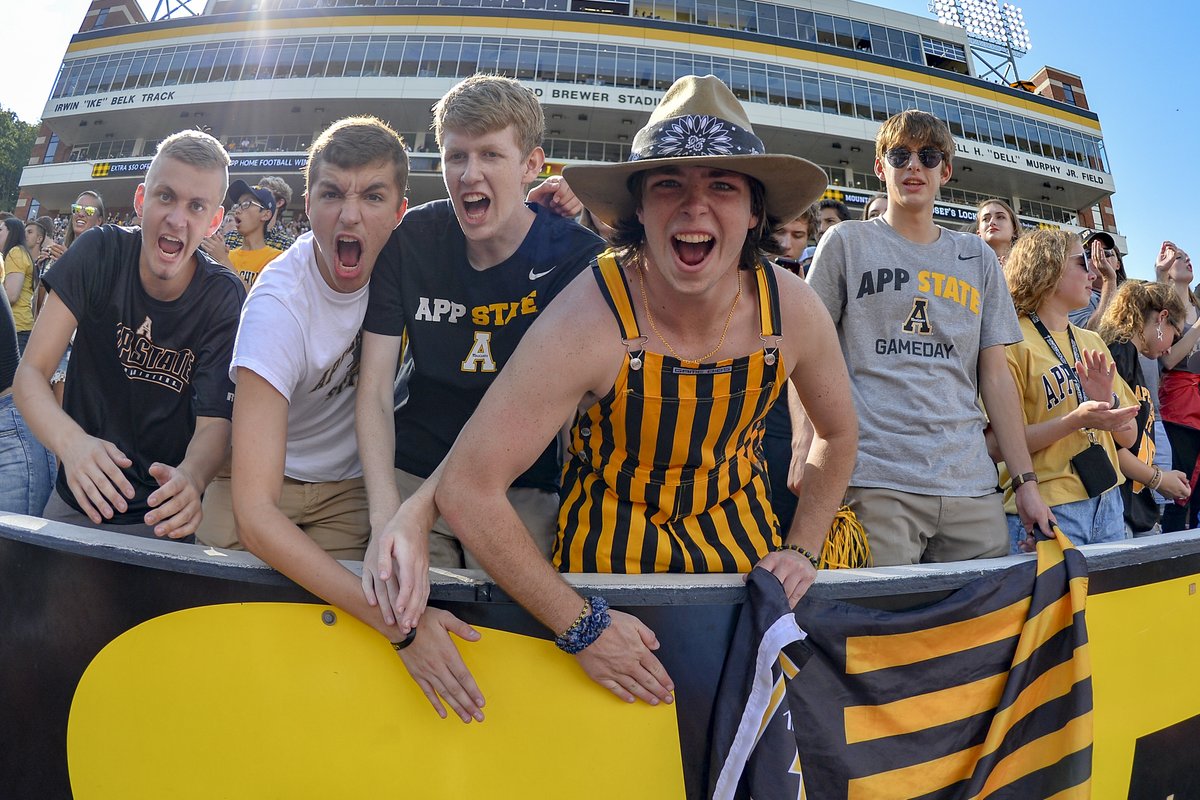 appstatesports's tweet photo. It's #CollegeColorsDay & #AppFanFriday β«οΈπ‘ Reply to this tweet and show us your black and gold!
#GoApp https://t.co/Kle3uaVlKJ