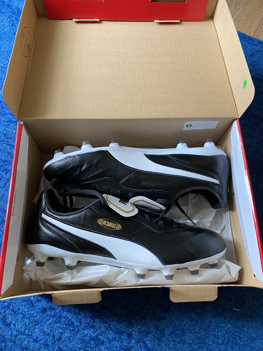 SeanJacko's tweet photo. Boots arrived! Whoop. https://t.co/ps0zrCDkB4