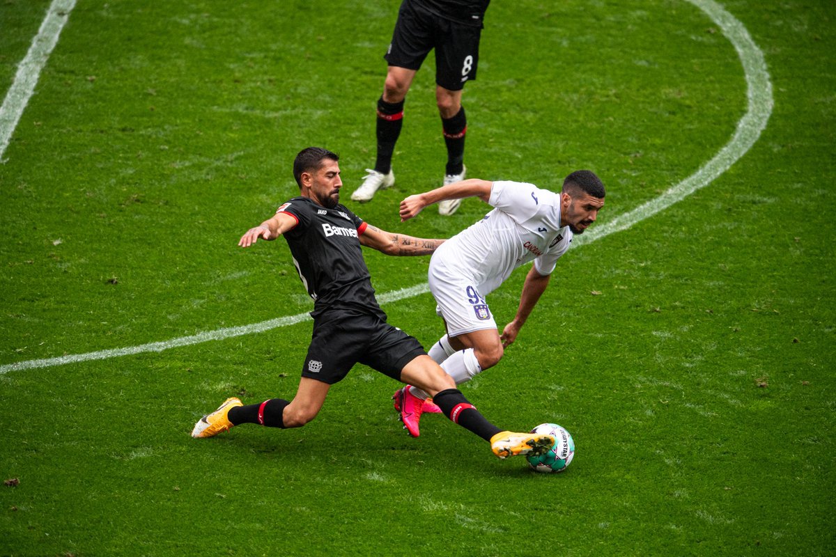 bayer04_en's tweet photo. It’s 1-1 at the break! 

#B04RSC https://t.co/mTfQH8cQsT