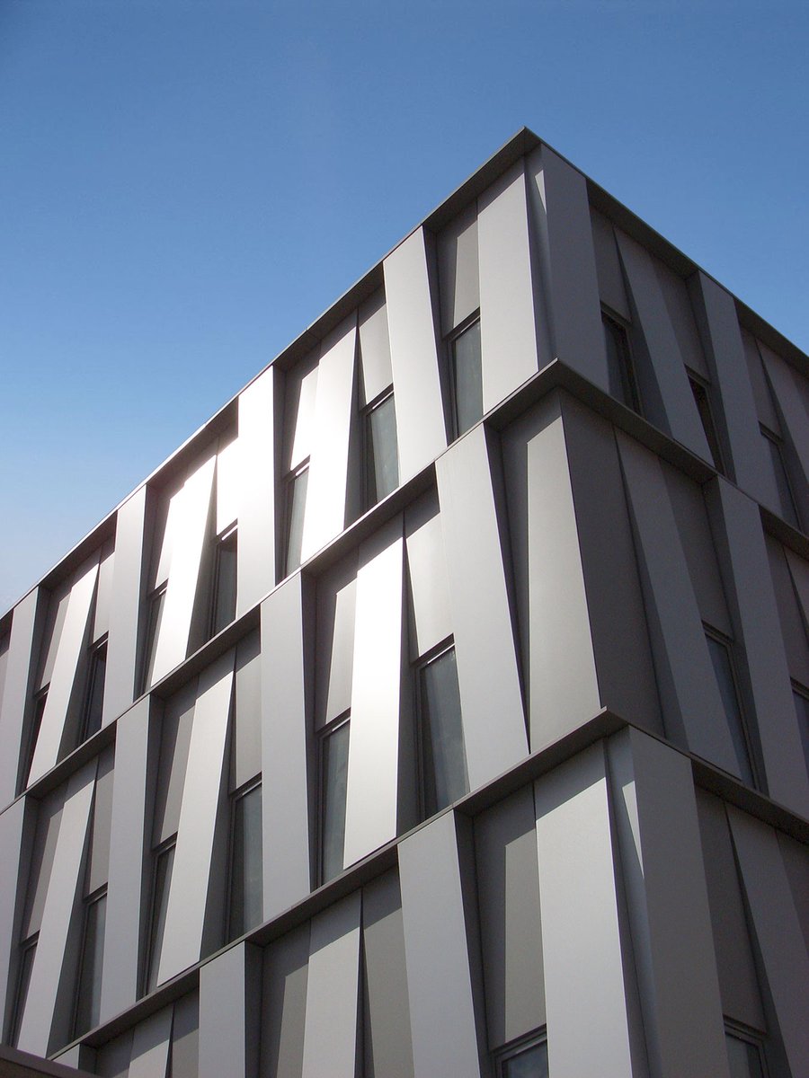 GrupoAlumisan's tweet photo. La utilización de #panel #composite de #aluminio para recubrimiento de #fachadas es una #solución constructiva #eficaz, #estética, #eficiente y #sostenible.

#SistemasAlumisan #MecanizadosMetalicos #panelcomposite #larsoncomposite #neoplak #arquitectura #construcción #FelizFinde https://t.co/KldOd6R0Ap