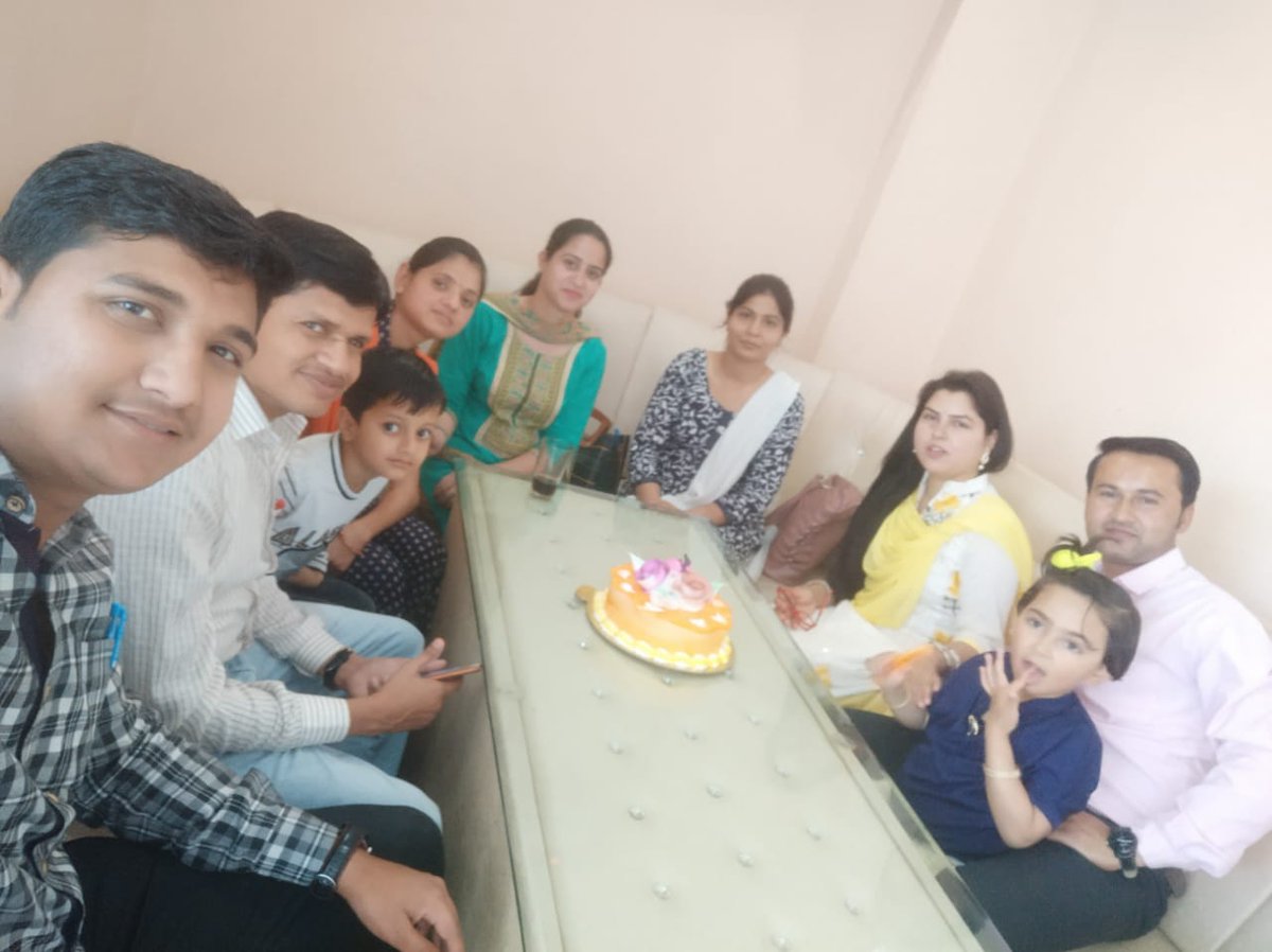 arunbhrigu's tweet photo. Family and friends https://t.co/qf7V3Iu5dy
