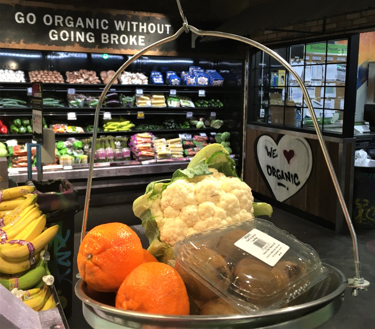 organicgarage's tweet photo. Pound for pound #CertifiedOrganic goodness. That's the only type of produce you'll find when you shop with us 👌 Get these items on sale now with our Unflyer specials until Sept. 9! #HealthyFoodforLess #GoOrganic #DontGoBroke https://t.co/cL9a3yEr44