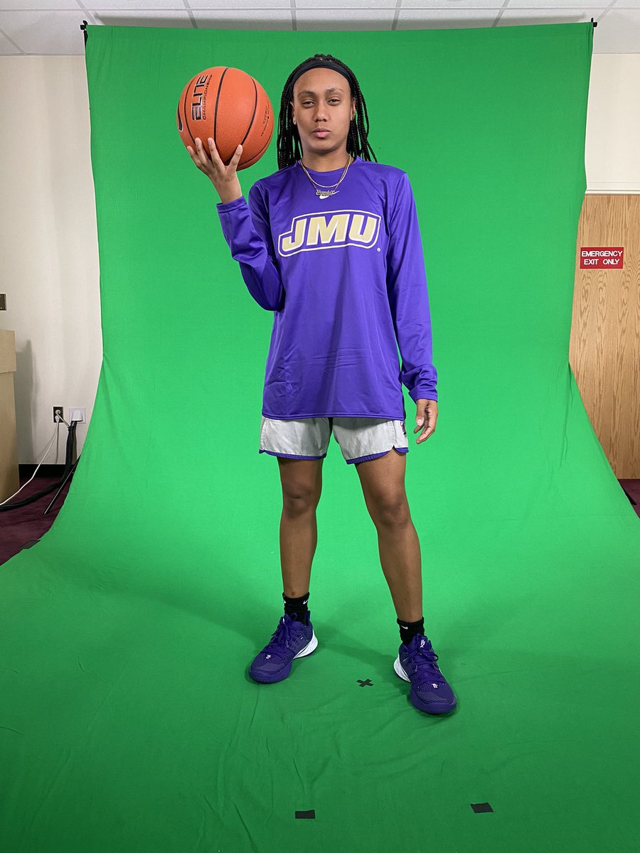 ballerjamia's tweet photo. 💜💛 https://t.co/mXy3EJBTdN