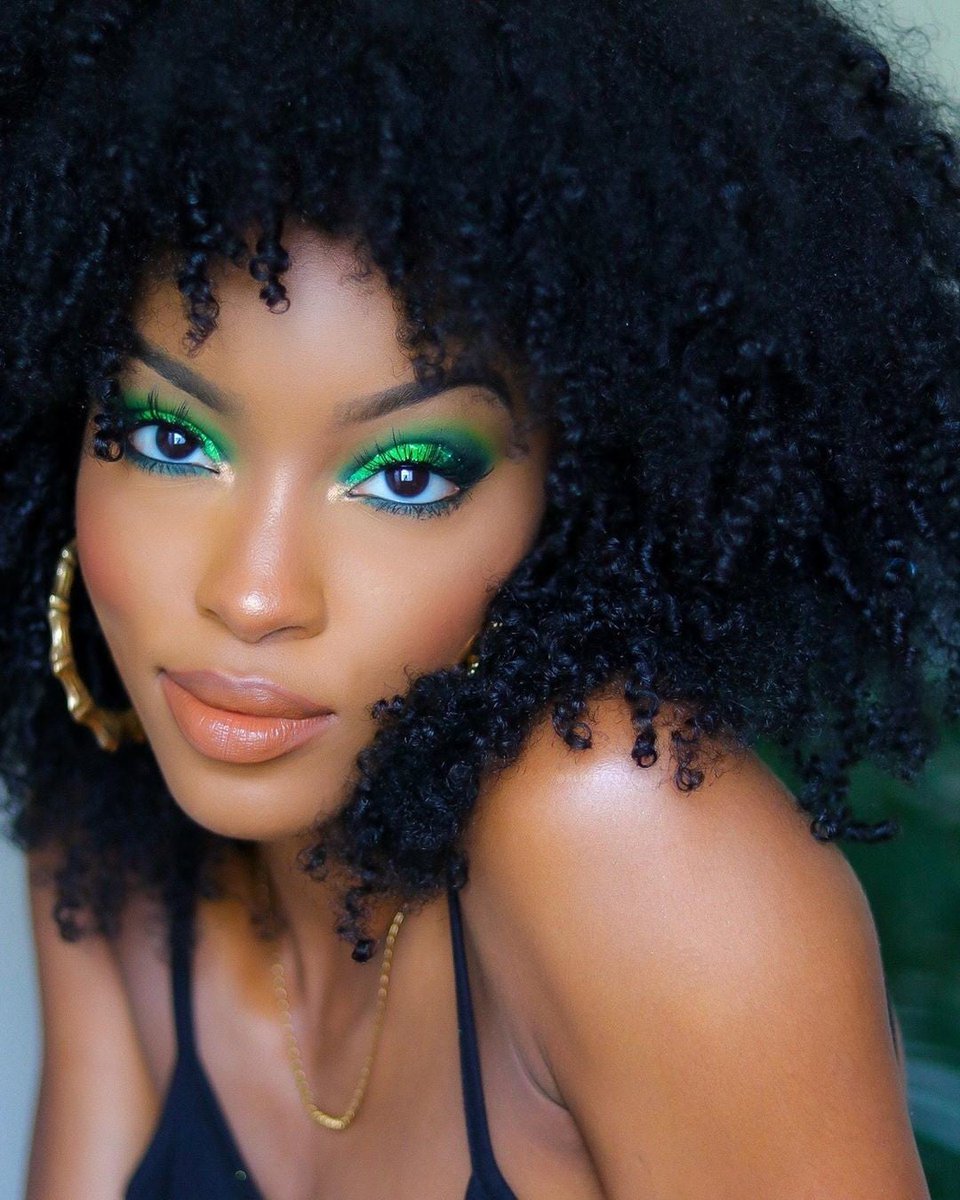 HardCandyLife's tweet image. SMOKIN&apos;😍🔥💨
@slimreshae absolutely rocking these green shades from our #LookPro Eyeshadow Palette in &apos;smoke out&apos; • Only $10 for 15 gorgeous shades infused with hemp oil 🌿
#hardcandylife #hardcandycosmetics #eyeshadowpalette #crueltyfreebeauty walmart.com/ip/Hard-Candy-…