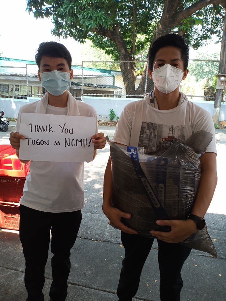 SilakboPH's tweet photo. Your generosity with #TugonSaNCMH continues to keep giving: as of today, we have given 1,000 face shields to healthcare workers in the National Center for Mental Health. Maraming salamat, at mag-ingat po tayong lahat! #helpfromhomeph #phcovid #savencmh https://t.co/bWd2AOBrf4