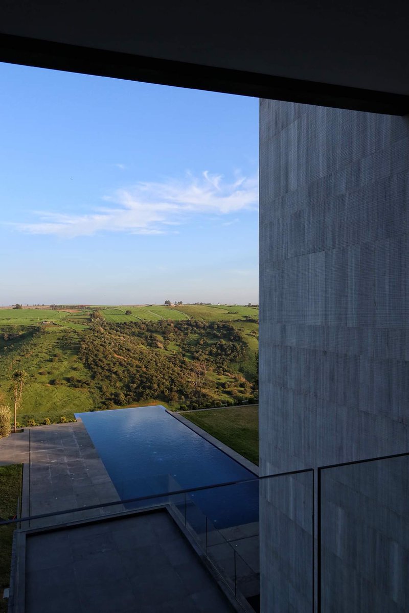 aemagazine's tweet photo. [ ARCHITECTURE ] 🖤
Villa OC 13  - Rabat, Maroc 
▪️Architecte : Said Berrada 
📷 Photographe : Jean Madeyski
#teamarchi #morocco #architecture #house #maroc @SaidArchitects https://t.co/rCWvXOSxKz
