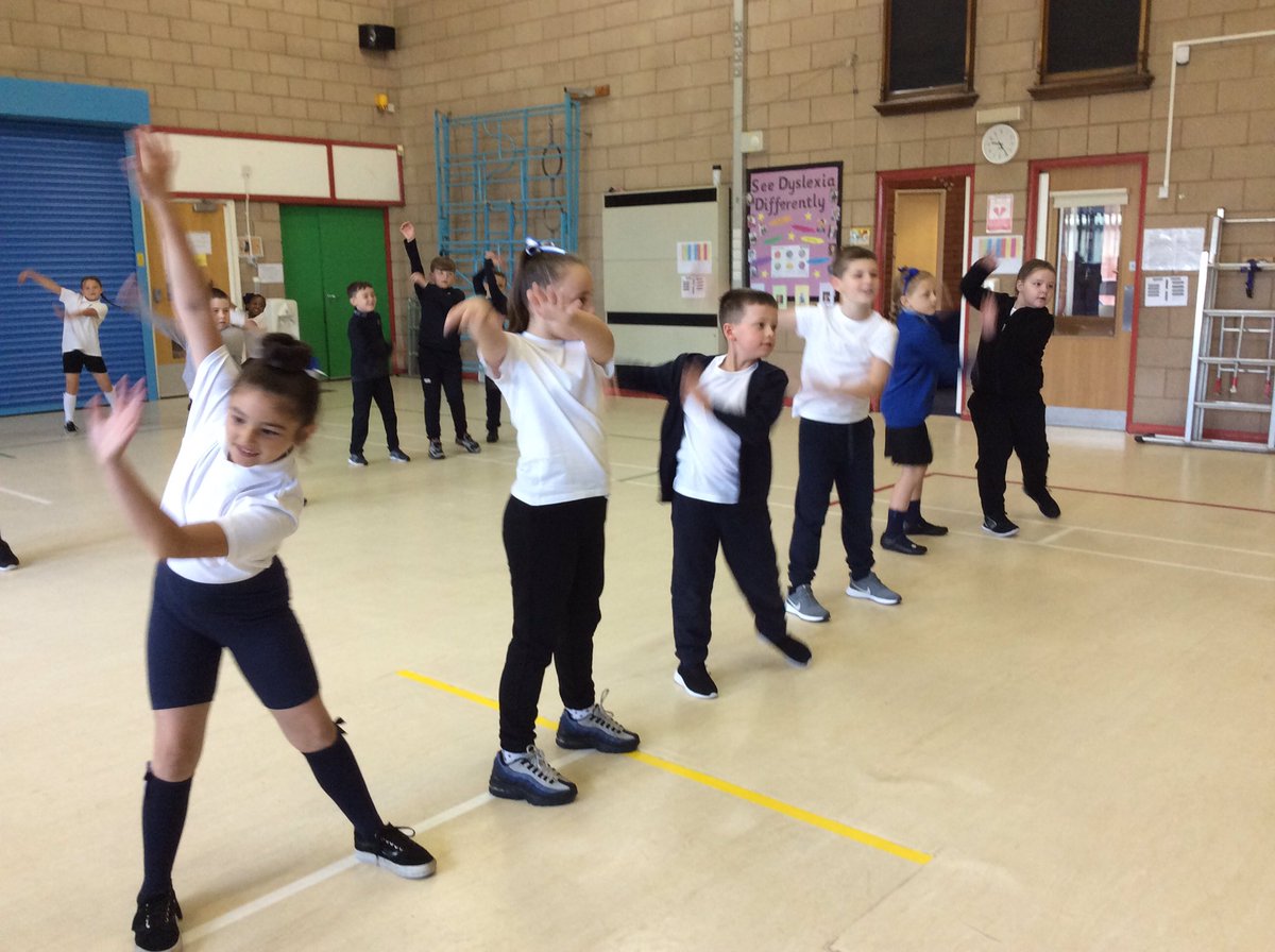 BedfordYear3's tweet photo. Year 4 have enjoyed being active today in our Les Mills exercise class #fitandhealthy #getmoving https://t.co/Q1hw62EFV0