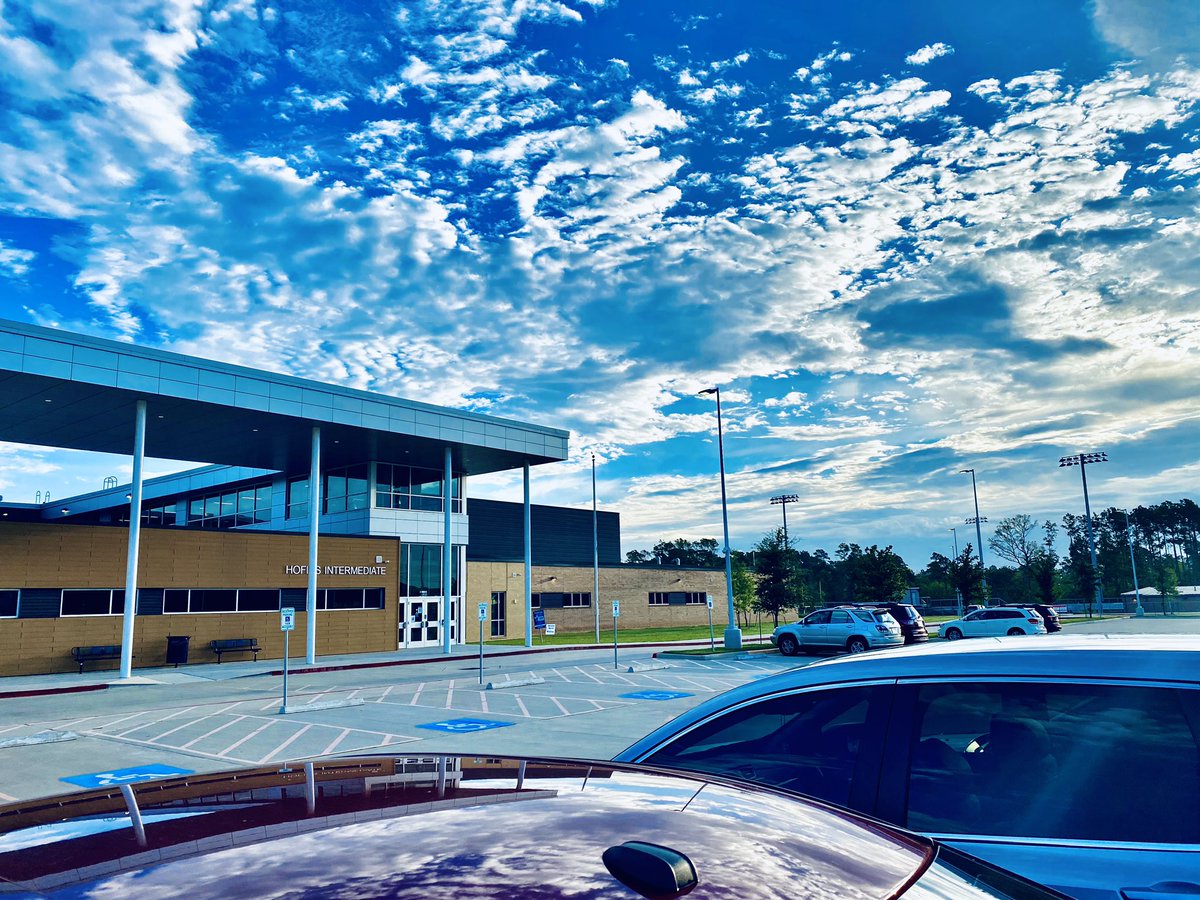 senormccauley's tweet photo. Got out of my car and had to take a second to appreciate this... I love this building and the people that occupy it. I’m so ready to catch up with my students and have a great year. #Hofius #KleinISD https://t.co/G2ln81EdiZ