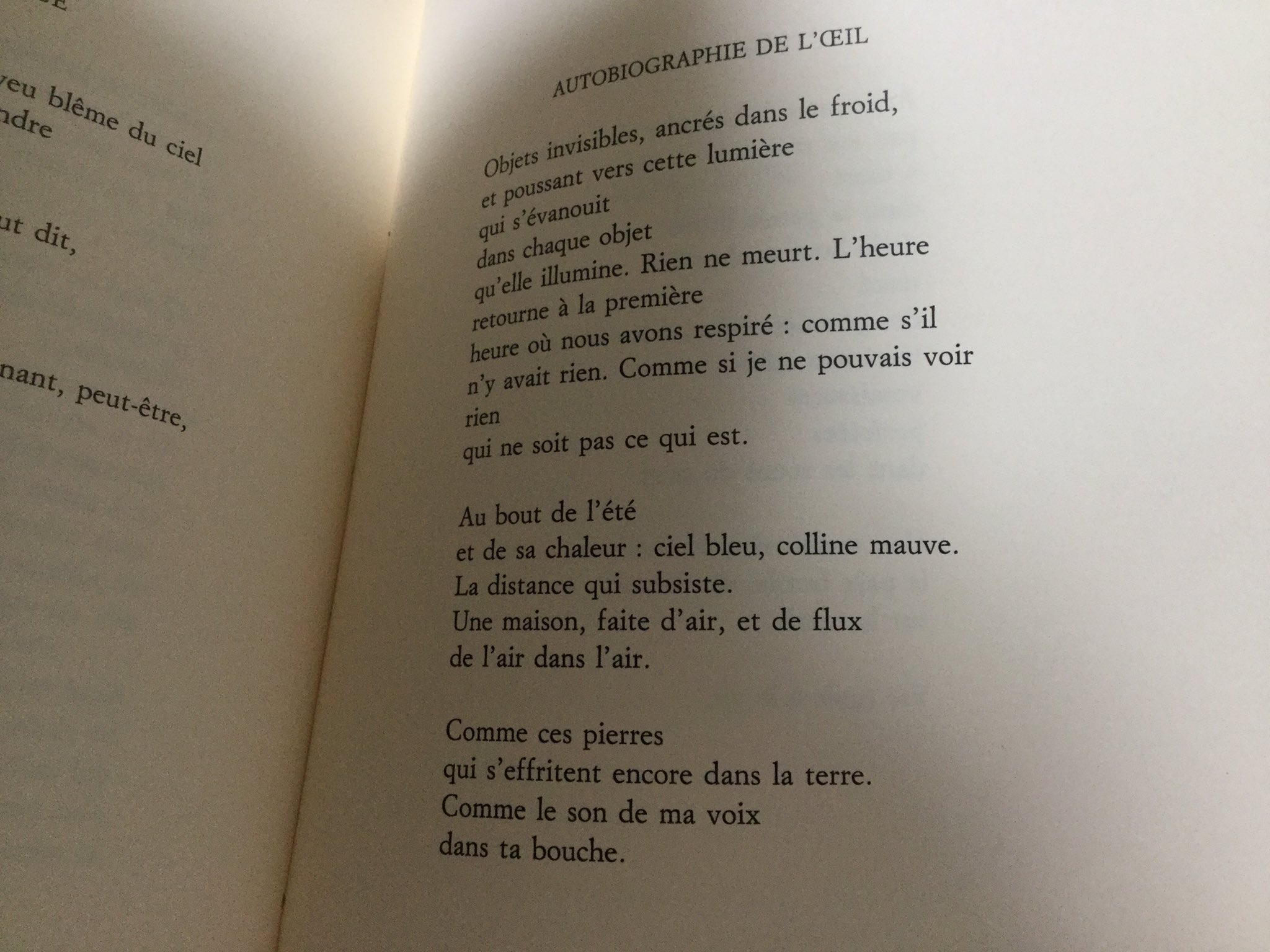 Intermezzo ポール オースター の詩集のフランス語版を取り寄せる オースター はフランス に留学し詩人たちとも交流した このフランス語訳はもともとこの言語で書かれたかのように詩風と言語が馴染んでいてすごく魅力がある 英語版も探して見比べてみよう