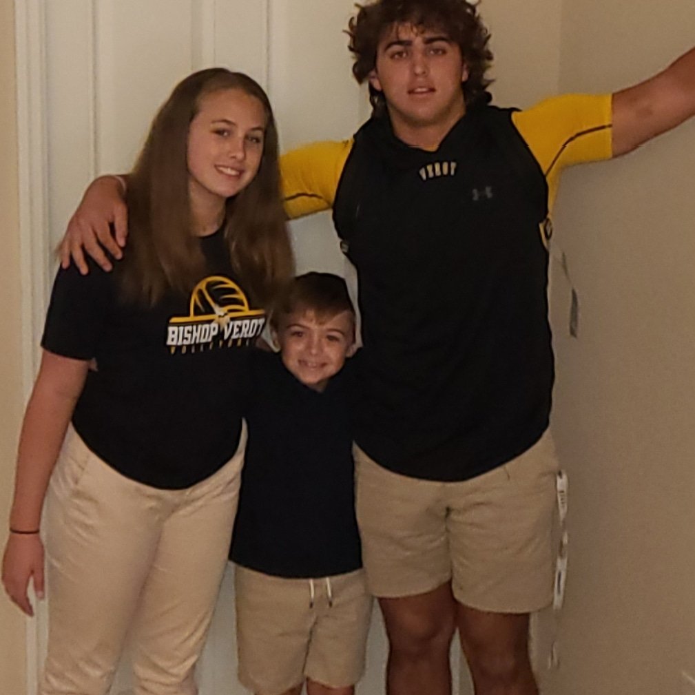 invest_sharp's tweet photo. 1st day of school is a distant 2nd to GAME DAY !! LETS GO !! #YouAreWhatMakesMeGo #SetTheToneEarly https://t.co/Wr85R5gMgJ
