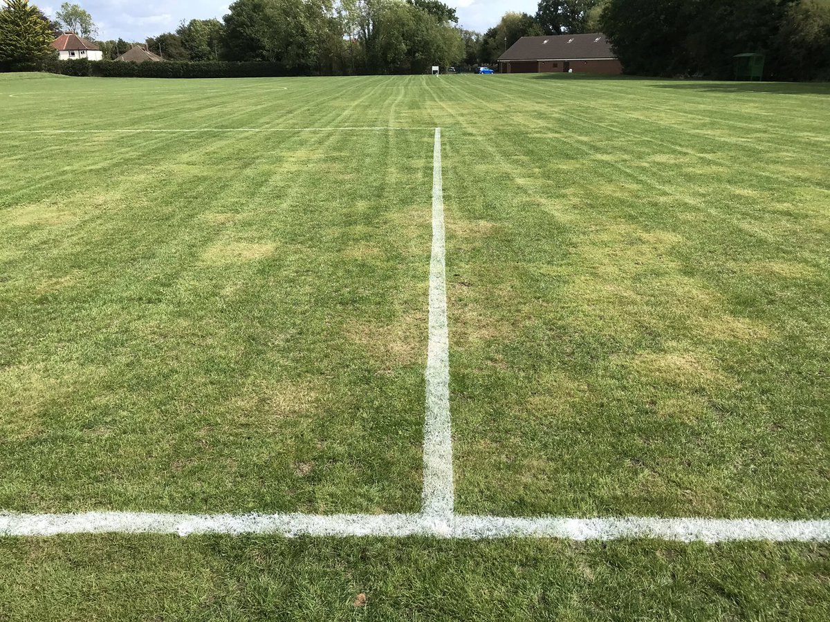 sidelineshants's tweet photo. π Bright ones to end the week, overmarking at @PottersFC - best of luck for your season opener tomorrow, chaps - and well done to the ground staff via Borough Green PC π - surface should make for a good game! π± #linemarking #overmarking #groundsman https://t.co/LZTX02eF2F