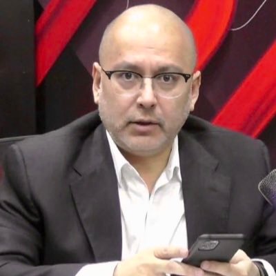Francis970AM's tweet photo. Sr Hugo Portillo @PortilloHJ Me dirijo a ud c/ respeto p/pedir que sea un buen empresario. Si es amante de la decencia, entonc pague la liquidación corresp a su ex periodista Lorena Espinola, quien me consta le sirvió con absolut responsab desde el Congreso. https://t.co/EeIMyS8hRq