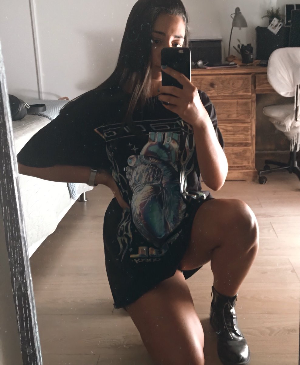 portugalritaora's tweet photo. my #htbl tee has finally arriveeeeed @RitaOra 🦋 https://t.co/L1YEDQ3w9M