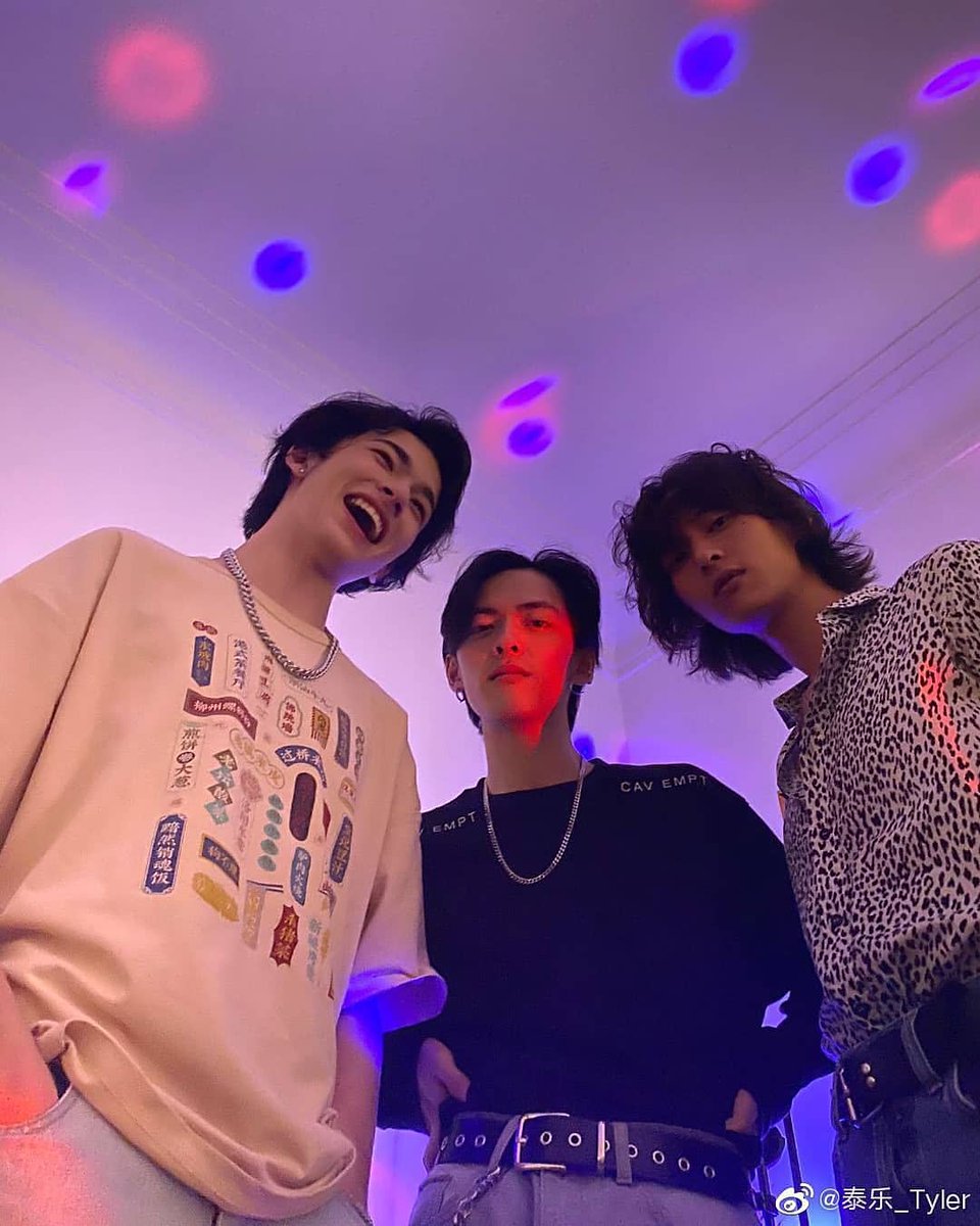 Artsiri88's tweet photo. แก๊งนายแบบ #tyler #davidyang #gege #yangyingge #liruiyang https://t.co/jHW4QSEZv1