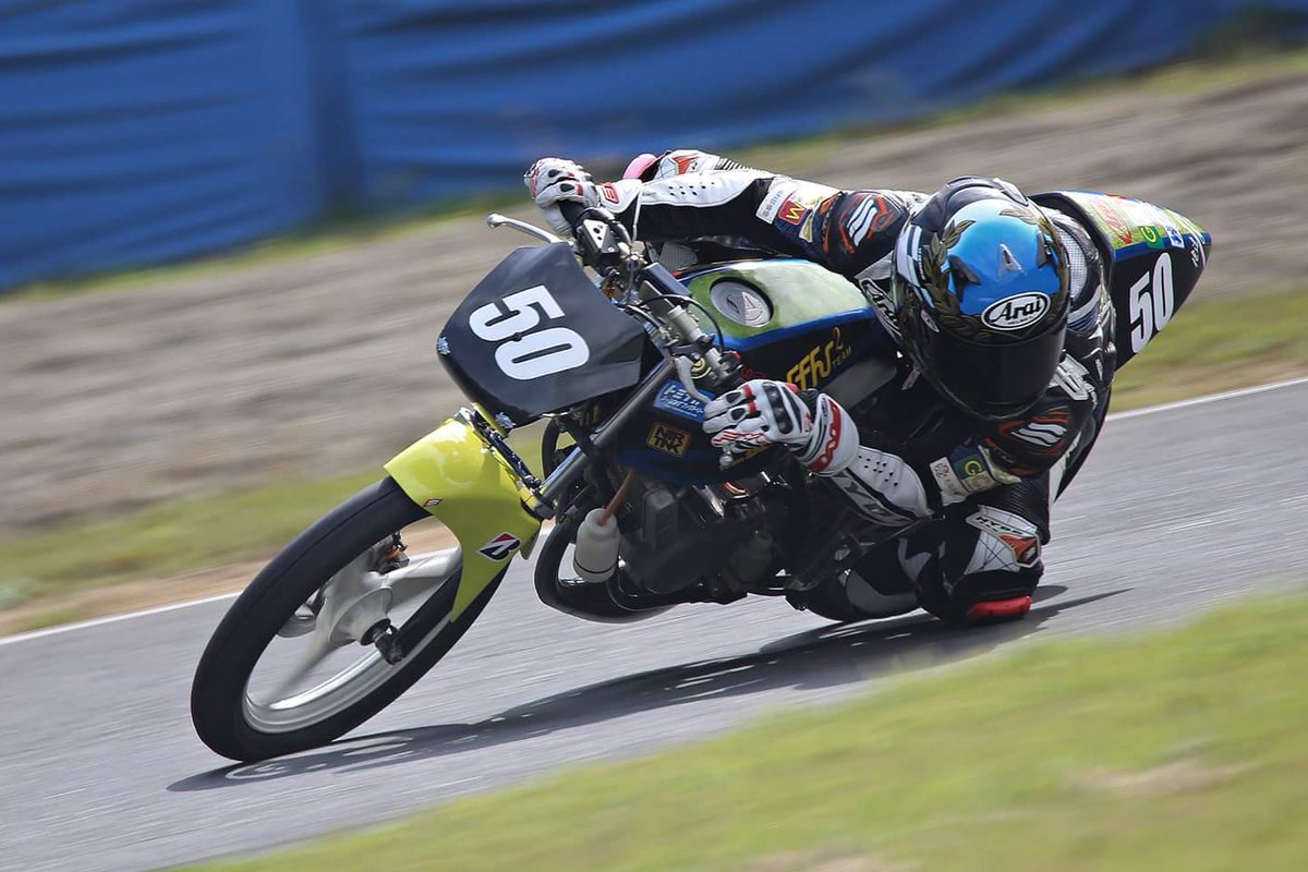 名前:長尾健吾 性別:？？？ 年齢:95年式 身長:1660mm 車種:YZF-R6