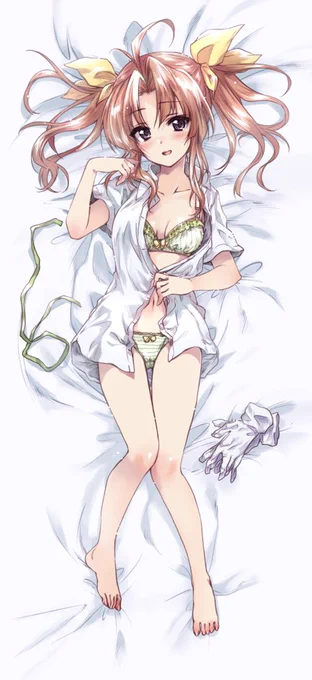 Skebで納品した絵、陽炎さん。抱き枕風に仰向けに寝転んでるポーズでとの依頼だったのでちょっと照れ顔で描いてみました☺️ 