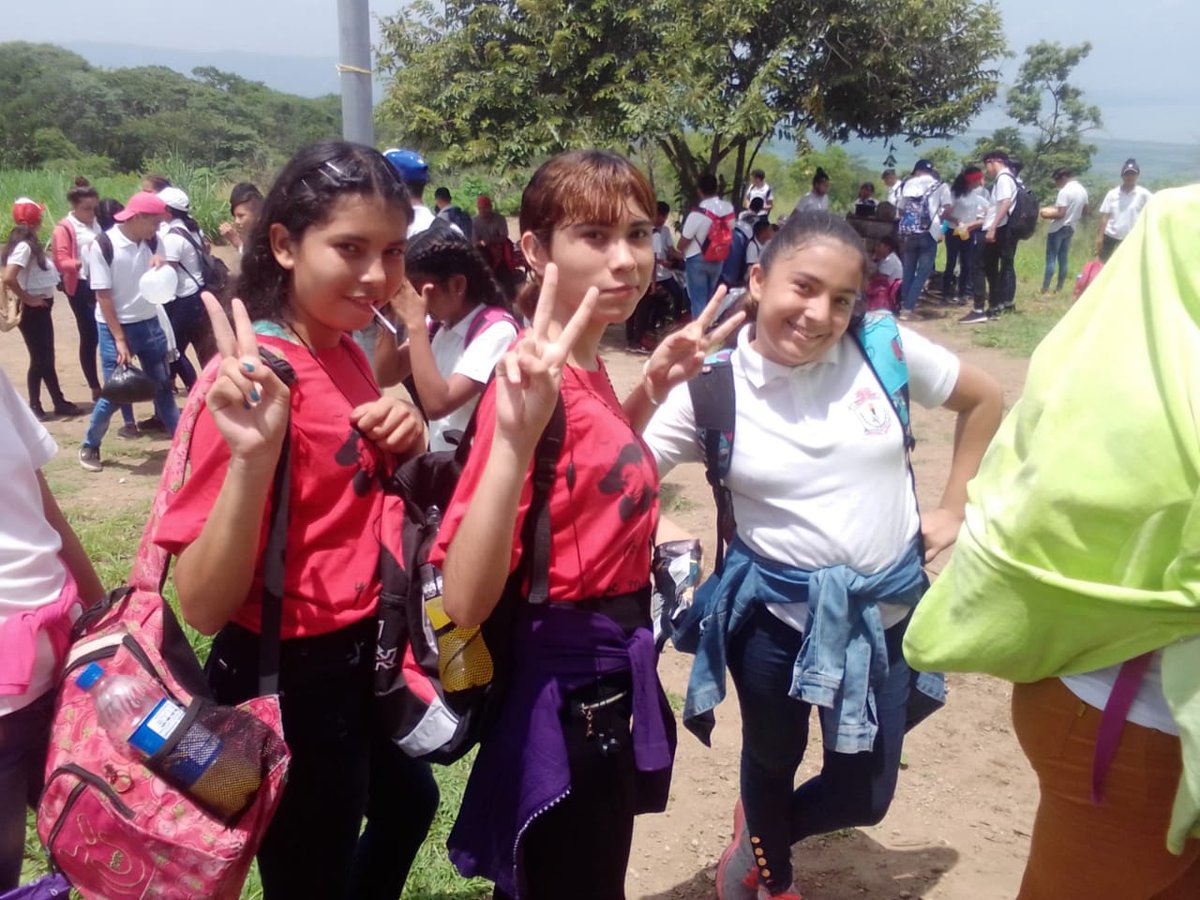 JS_Mateare's tweet photo. #OrgulloPatrio
Juventud Sandinista 19 de Julio #Mateare promoviendo nuestros destinos turísticos visitamos la Laguna de Apoyeque.
#MateareSiempreLindo
#GranPuebloGrandesVictorias
#AquíHayJS
#ManaguaSandinista https://t.co/sJOutpkA3n