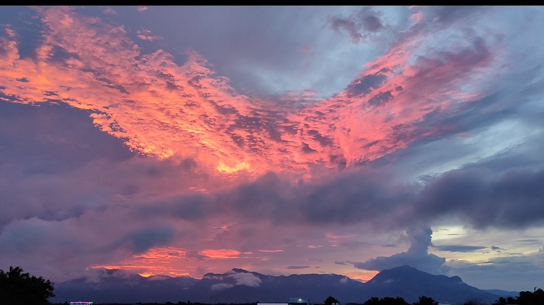 a_adhik's tweet photo. View from home ❤️

#TheEveningSky  #kodaikanalhills #Dindigul @Dindigulmemes https://t.co/UhEPzTKMbW