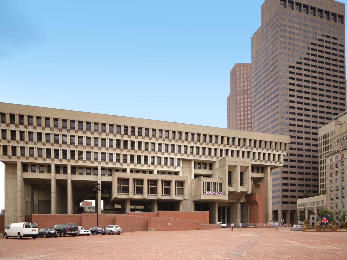 I guess that's my objection to I.M. Pei and FLW. Their creations don't look or act(!!) alive. I.M. Pei's Boston gov ctr gets more use as a parking lot than a public square, which is telling. Compare to Campo fiori.
