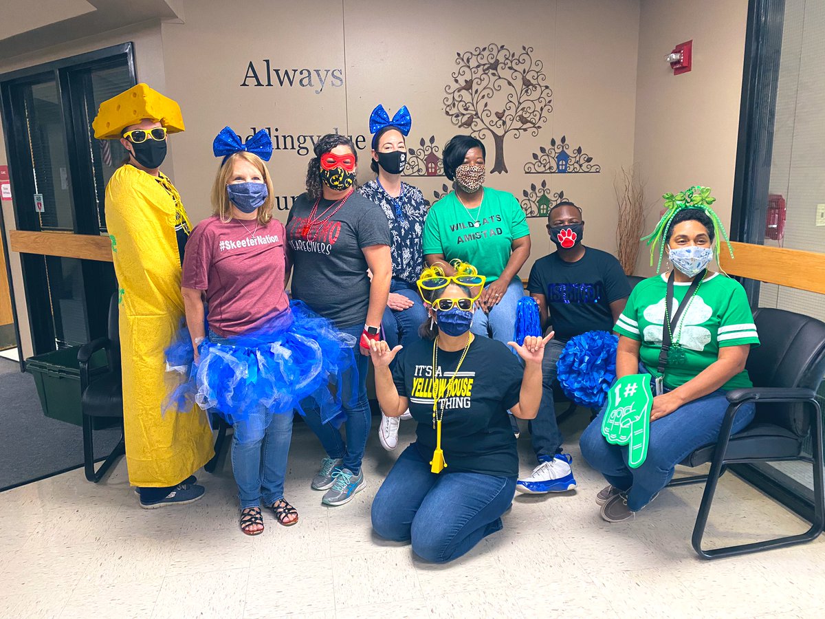 WMS_addingvalue's tweet photo. 6th Grade crew (minus a few) and Mrs. Dillard wearing their house colors! #wmsaddingvalue #weareone https://t.co/WegNOmxhSE