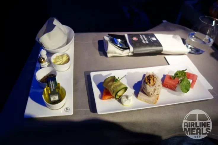 AirlineMealsNet's tweet photo. Turkish Airlines, business class dinner, China (PVG) to Turkey (IST) on Aug 30, 2019. Photo by Jonathan Kang.
Full meal &amp; details on https://t.co/bohH10tfug:
https://t.co/BBHcDxMiV5

@TurkishAirlines #turkishairlines #turkiye #istanbul #shanghai #airline  #inflightmeal #inflight https://t.co/wDGDvnscK2