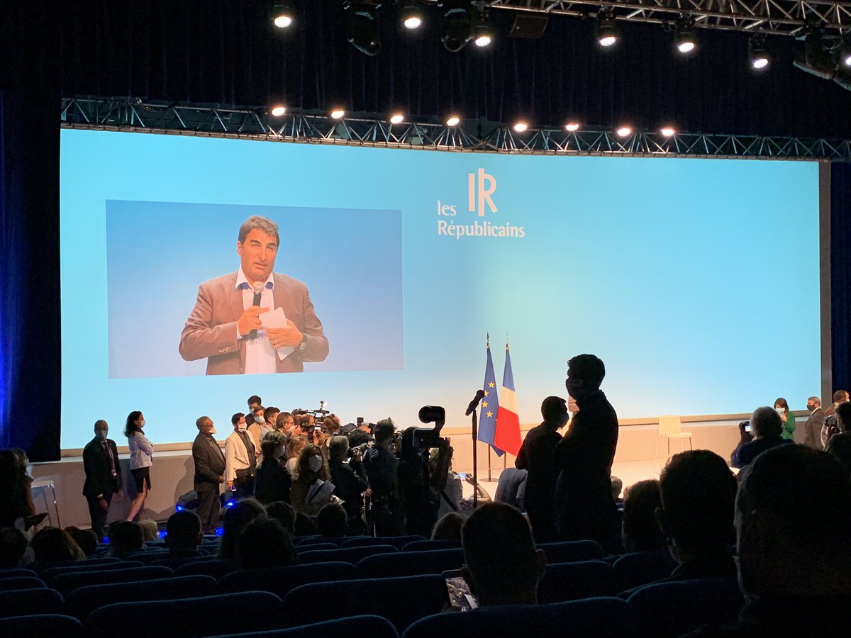 ConstanceBraut's tweet photo. Ouverture du @rdvjeunesselr par notre Président @ChJacob77 ! En route pour 2 jours de travail, 2 jours durant lesquels +1000 jeunes vont parler politique ! 💪🏻🇫🇷 #LR #campusLR #rdvjeunesselr https://t.co/6WNp4WuaoZ
