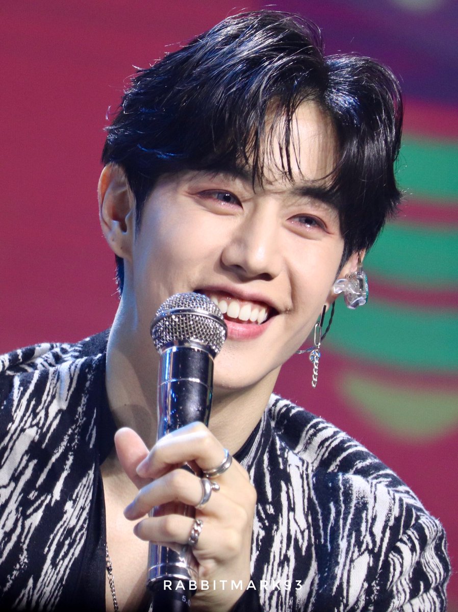 RabbitMark93's tweet photo. 생일 축하해🎂
멋진 한 해가 되길 바라💚💚
#ForeverWithMarkTuanday
#아가새의소중한마크_생일축하해
#마크 #Mark #MarkTuan #段宜恩 #단의은 #GOT7 #갓세븐 @marktuan https://t.co/1bDst1qvlc