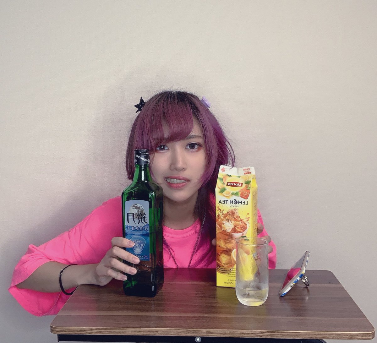 アル中煙ちゃん いつからか体を張る系youtuberになりだした 酒で体張るのは嫌いじゃない 撮影直後 めちゃ吐くの我慢してる顔しててわろた Youtuberと繋がりたい セクマイさんと繋がりたい アル中カラカラ アル中 Tiktok T Co