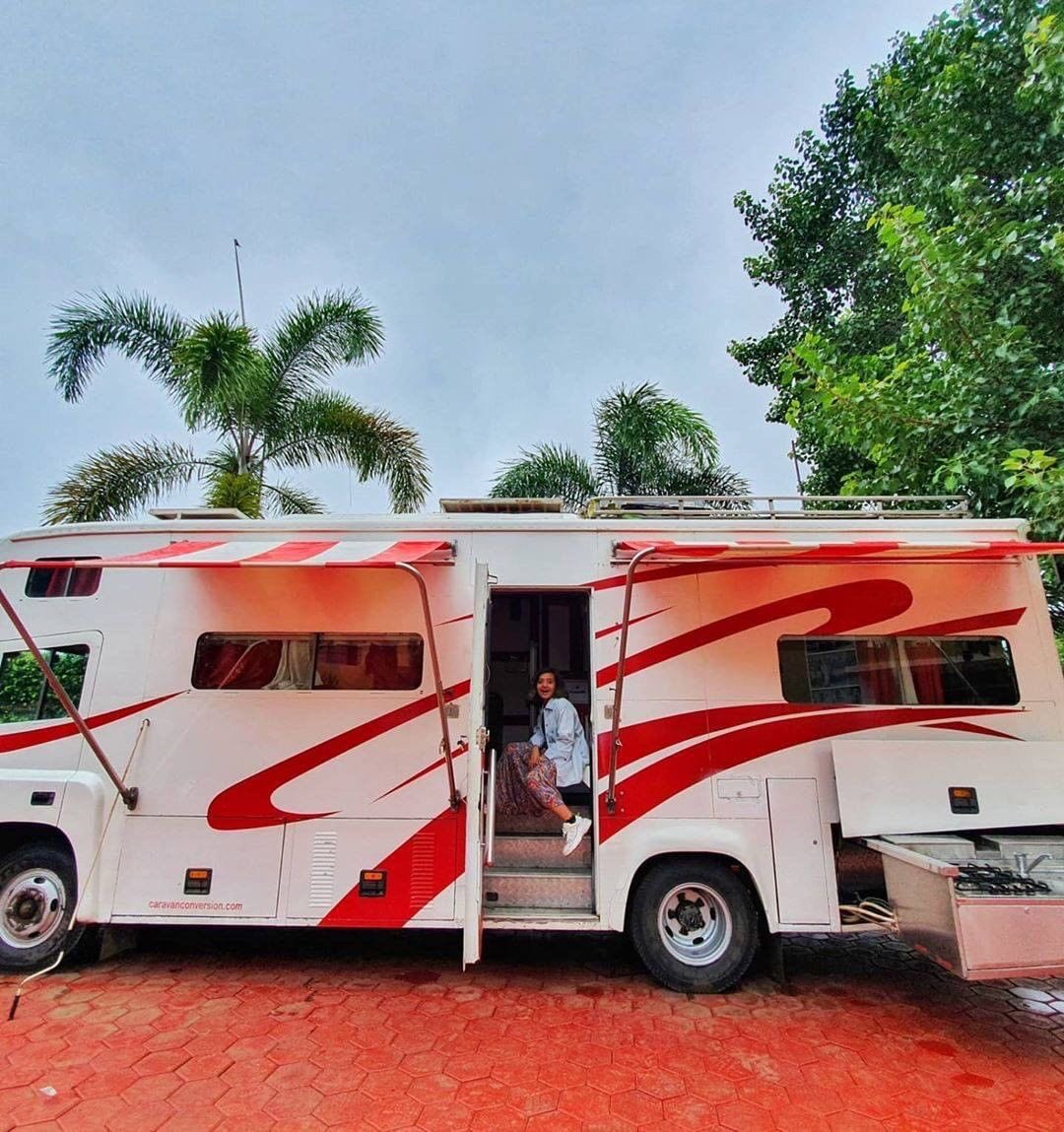 incredibleindia's tweet photo. Can you imagine traveling in a luxurious and comfortable Caravan having everything from television to toilet, with no compromise on space? Incredible India welcomes you to a new dimension to travelling! 
PC: Prakriti Varshney

For more details, please follow or contact @MPTourism https://t.co/SAmngIXg2C