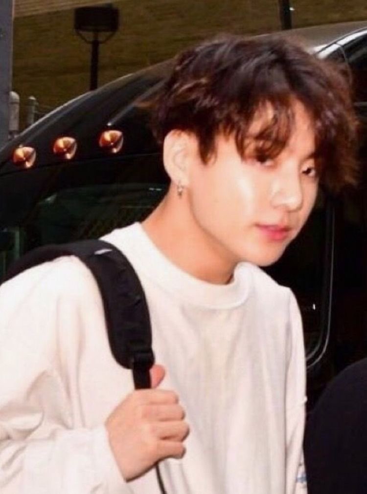 Jungkook’s iconic outfits — a thread