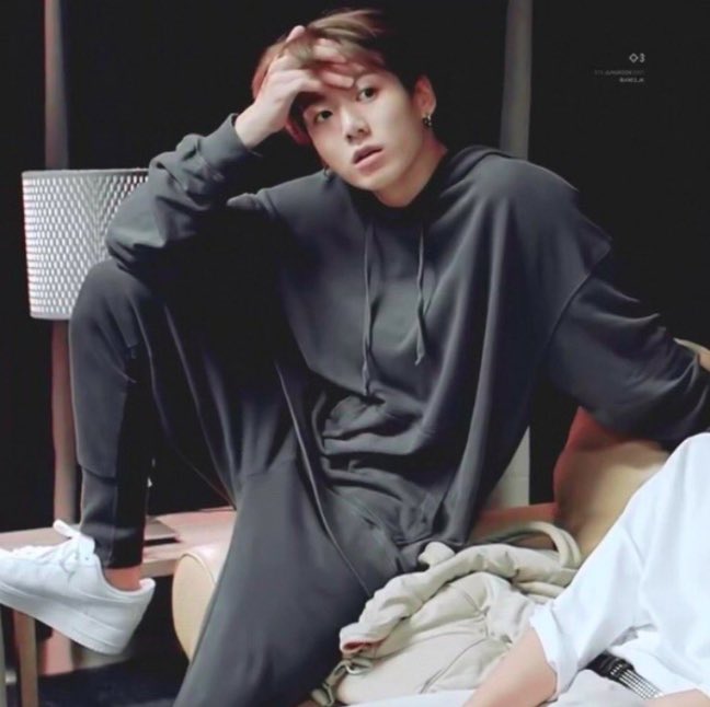 Jungkook’s iconic outfits — a thread
